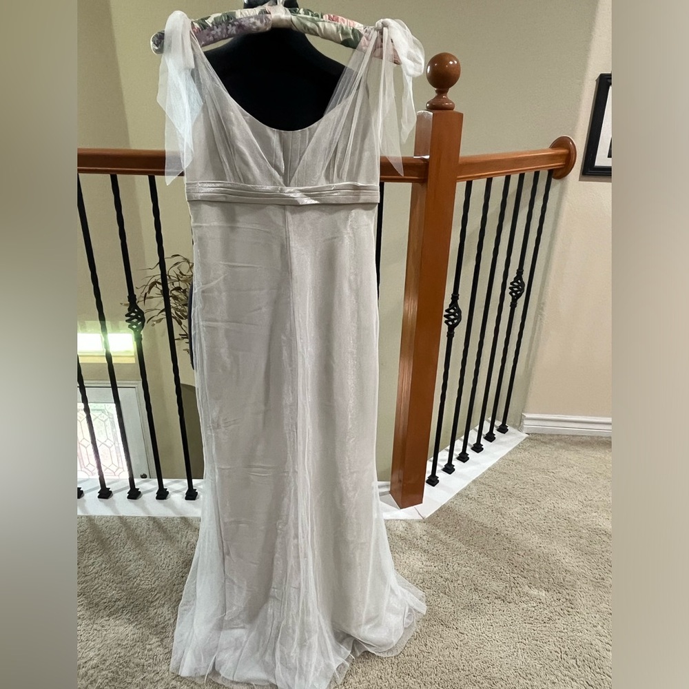 VERA WANG Ivory Sheer Overlay Gown Brides maid, EVENING DRESS: SIZE 4